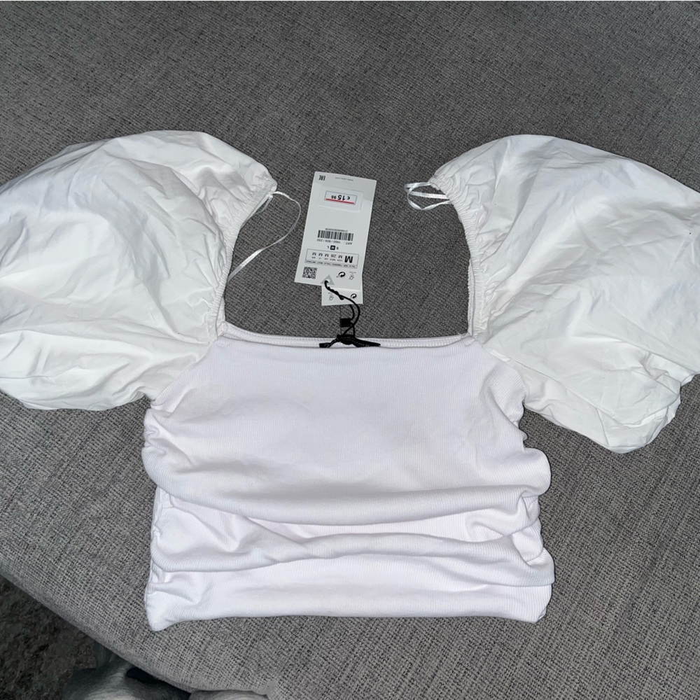 Puffs sleeves Zara top